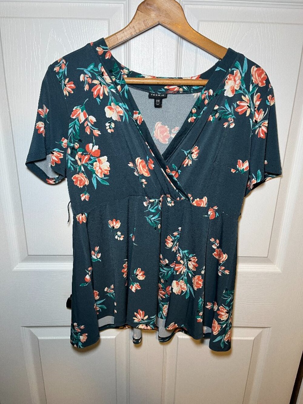 Torrid Floral Peplum Top Size 00